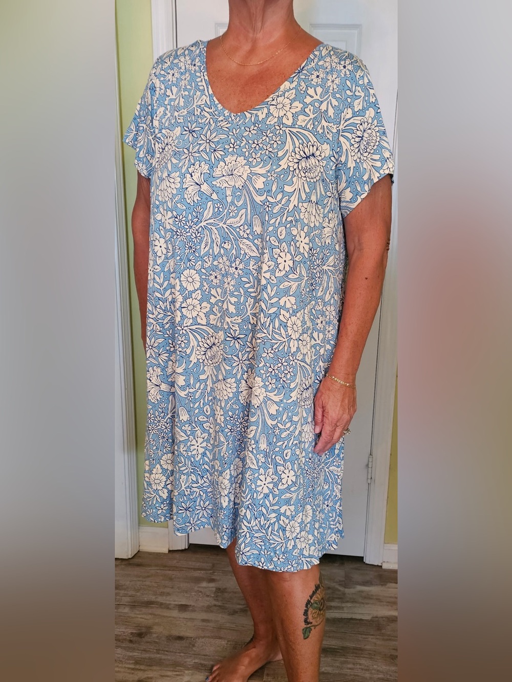 Blue & Cream Floral V-Neck Shift Dress size 22